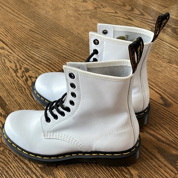 DR MARTEN BOOT - Picture 2 of 5